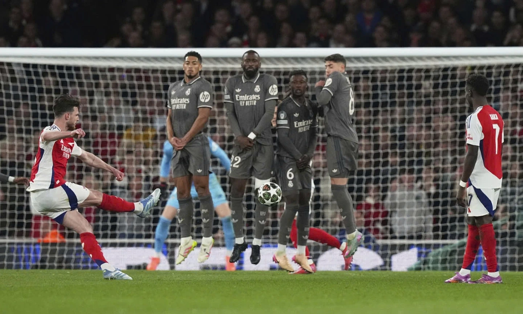 Courtois Mắc Lỗi Hàng Rào, Real 'Chết Đứng' Trước Arsenal